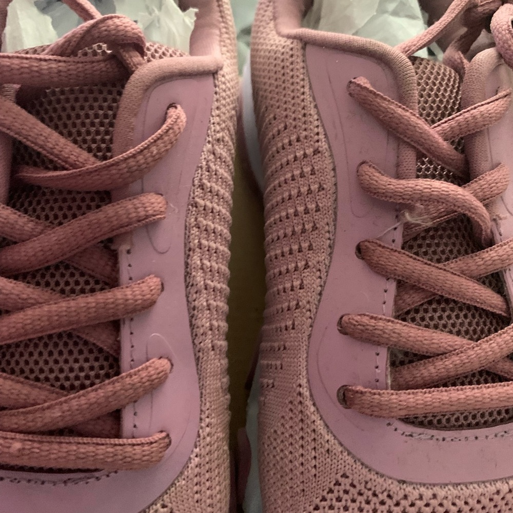 NWOT Dusty pink, mesh size 7 training shoes